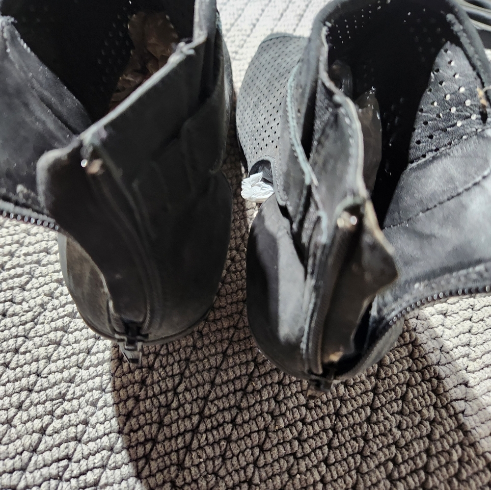 Shoes - Picture 2 of 3